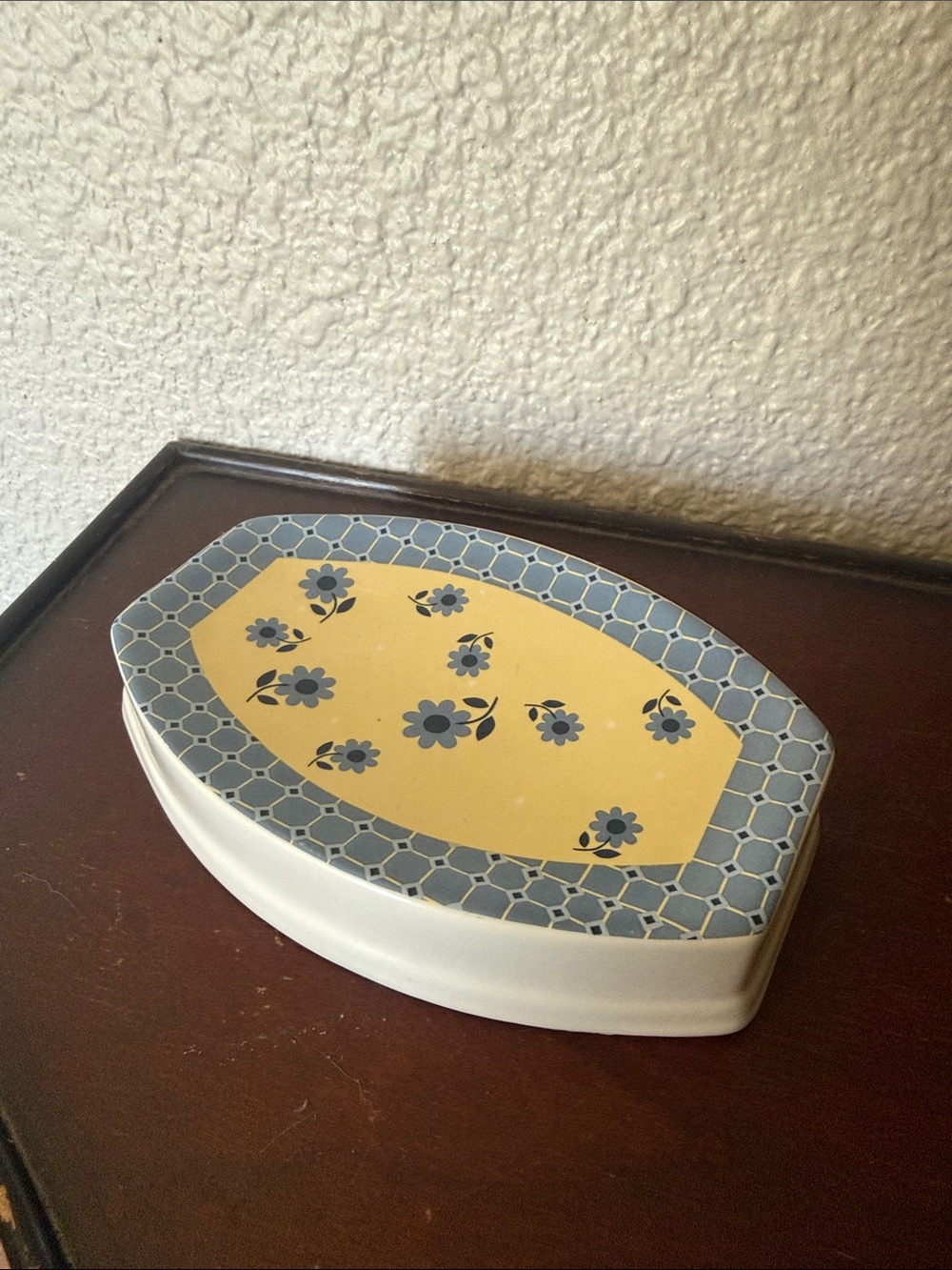 Royal Norfolk Blue Floral Butter Yellow Center Ceramic Soap Dish